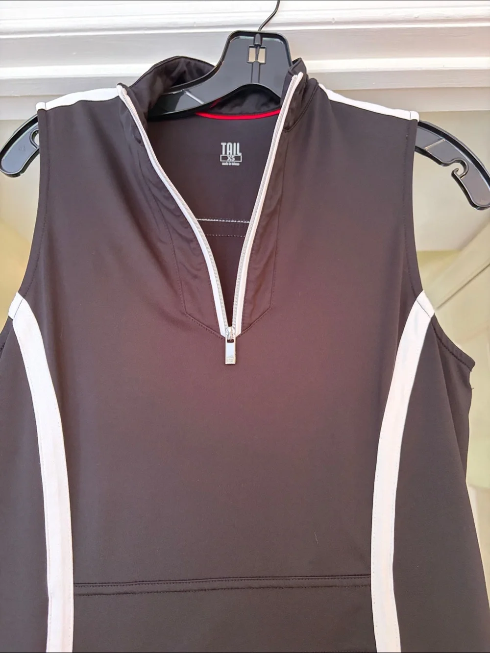 Tail XS Black Golf Dress with White Contrast Piping - Picture 5 of 9
